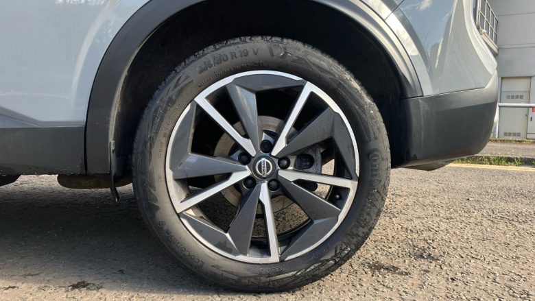 Nissan Qashqai 1.3 DiG-T MH Tekna 5dr Petrol Hatchback
